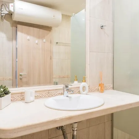 Seaside Bliss By Linas Apartment Warna